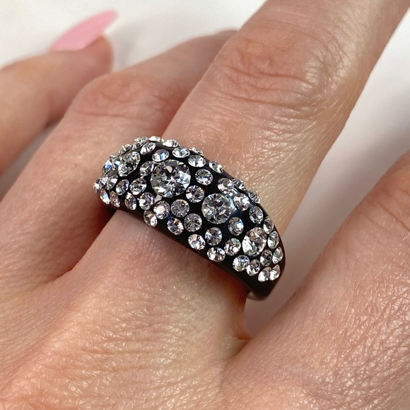 Black acrylic ring embellished with Crystal gemstones, trendy statement ring. - Picture 4 of 13